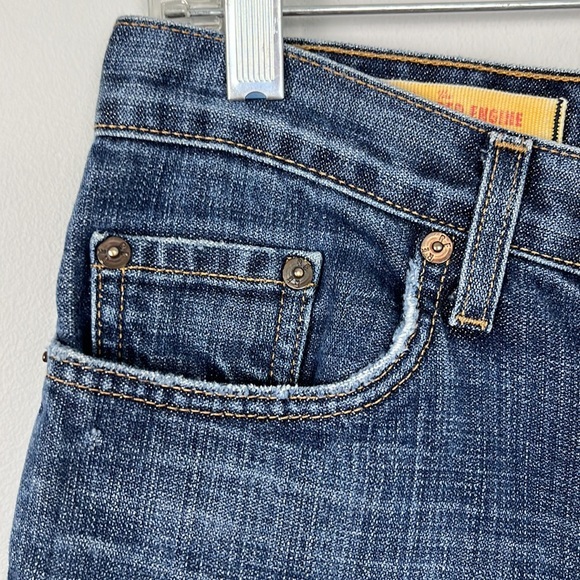 Red Engine 28 - Picture 3 of 7